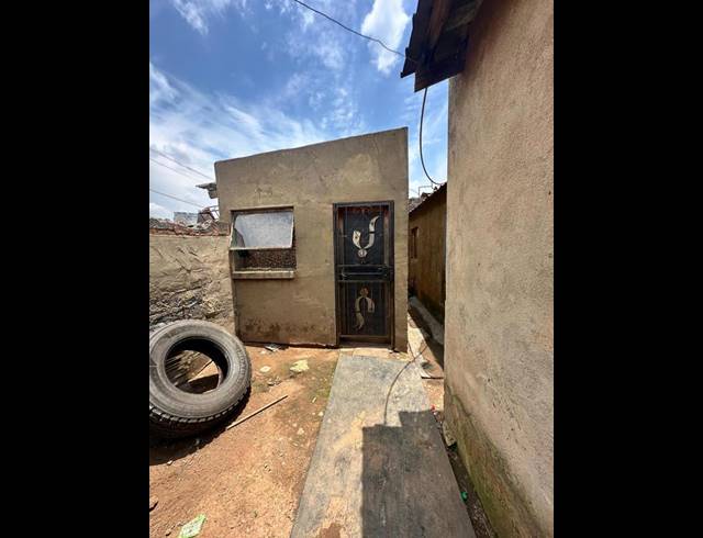 8 BEDROOM HOUSE FOR SALE IN RONDEBULT